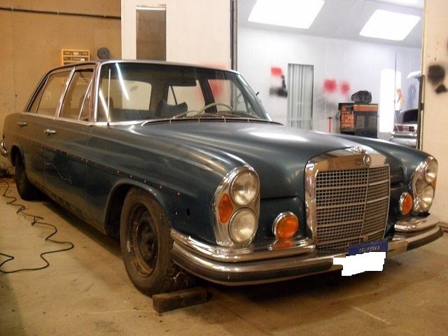 1969 Green Mercedes-Benz 300-Series 4 door