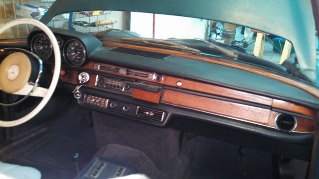 1969 Green Mercedes-Benz 300-Series 4 door