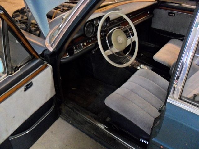 1969 Green Mercedes-Benz 300-Series 4 door