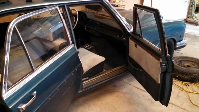 1969 Green Mercedes-Benz 300-Series 4 door