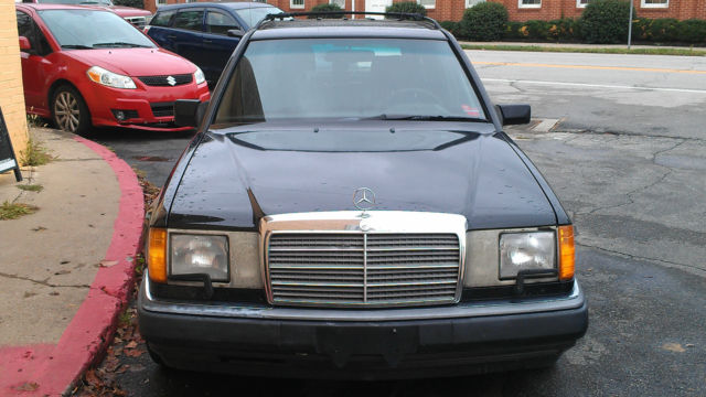 1994 Black Mercedes-Benz 300-Series Wagon