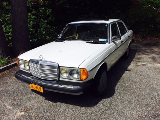 1985 White Mercedes-Benz 300-Series Sedan