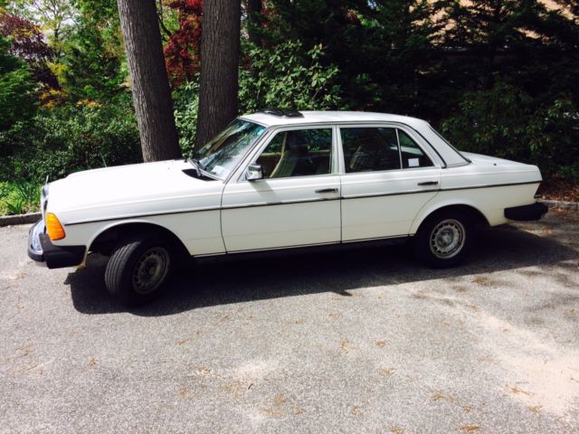 1985 White Mercedes-Benz 300-Series Sedan