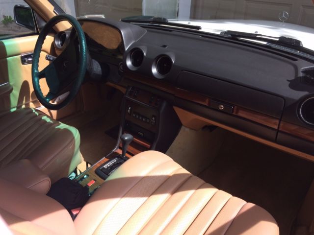 1985 White Mercedes-Benz 300-Series Sedan