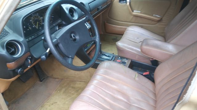 1984 Gold Mercedes-Benz 300-Series Sedan