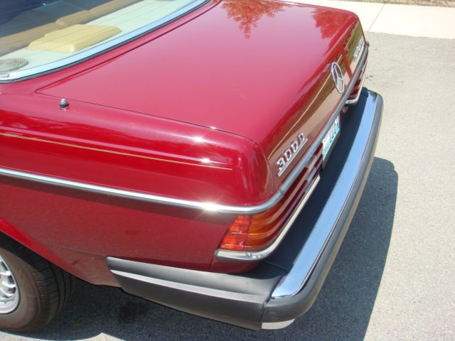 1985 Burgundy Mercedes-Benz 300-Series Sedan