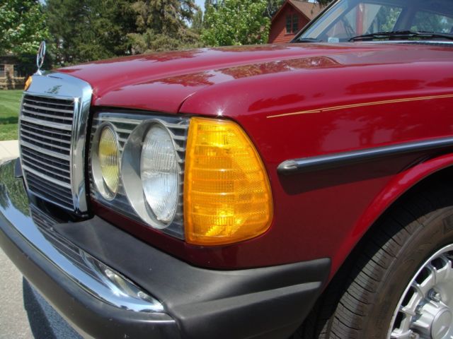 1985 Burgundy Mercedes-Benz 300-Series Sedan