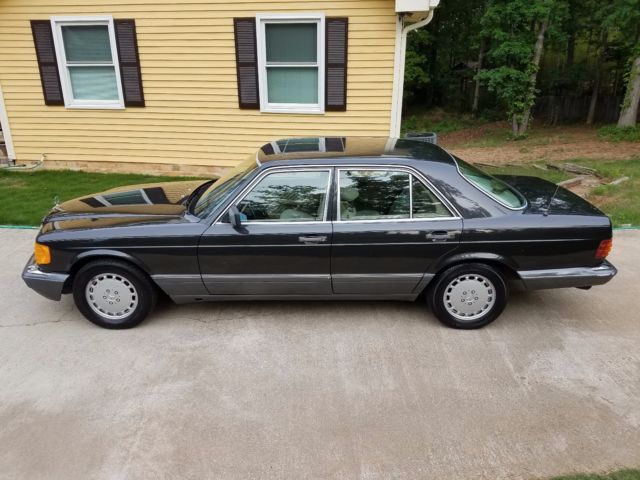 1991 Gray Mercedes-Benz 300-Series Sedan