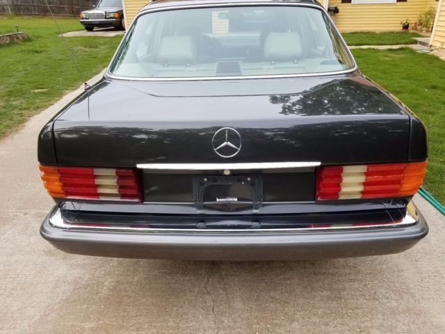 1991 Gray Mercedes-Benz 300-Series Sedan