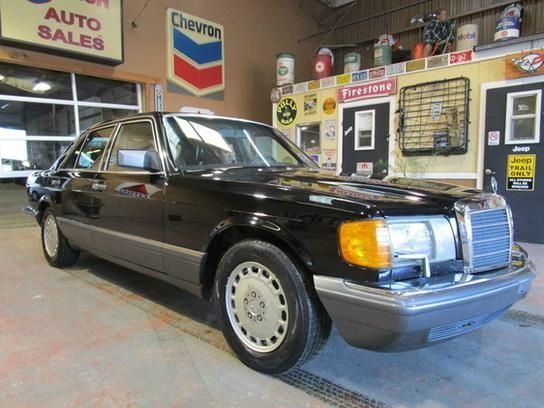 1991 White Mercedes-Benz 300-Series Sedan