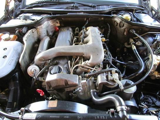 1991 White Mercedes-Benz 300-Series Sedan