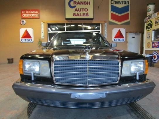 1991 White Mercedes-Benz 300-Series Sedan