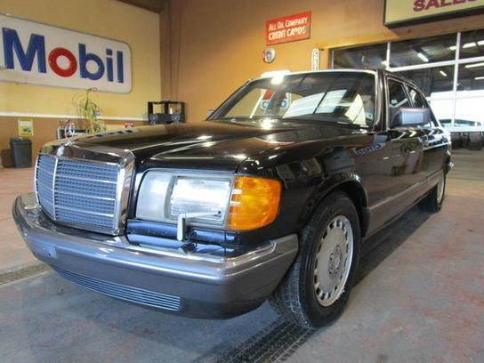 1991 White Mercedes-Benz 300-Series Sedan