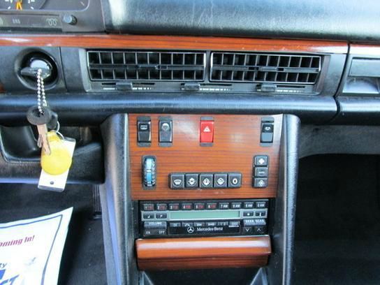 1991 White Mercedes-Benz 300-Series Sedan
