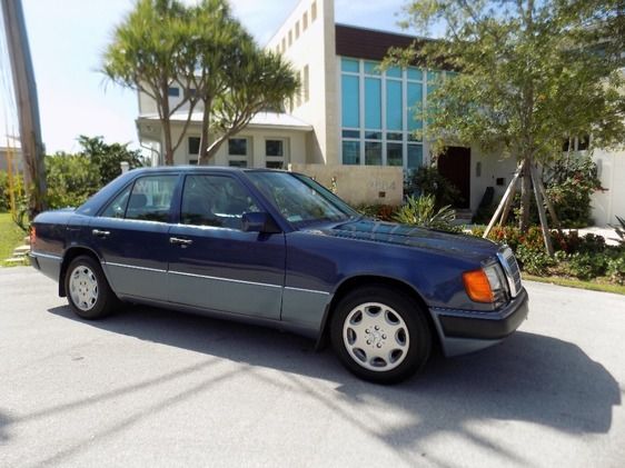 1992 Blue Mercedes-Benz 400-Series Sedan