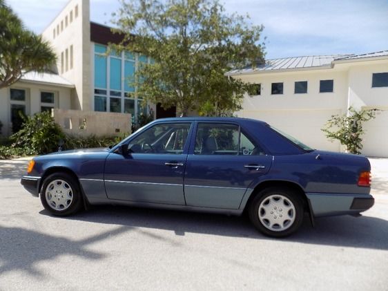 1992 Blue Mercedes-Benz 400-Series Sedan