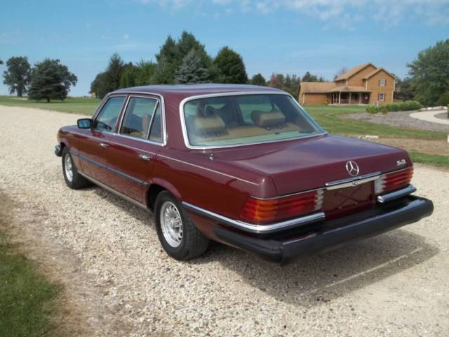 1979 MAROON Mercedes-Benz 400-Series Sedan