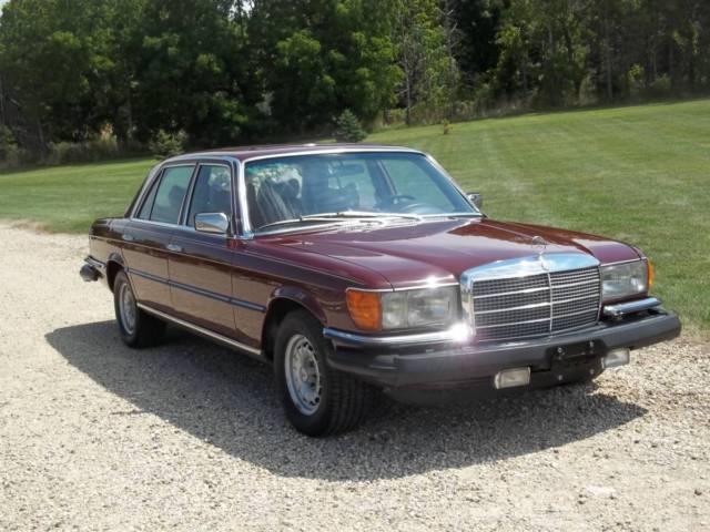 1979 MAROON Mercedes-Benz 400-Series Sedan