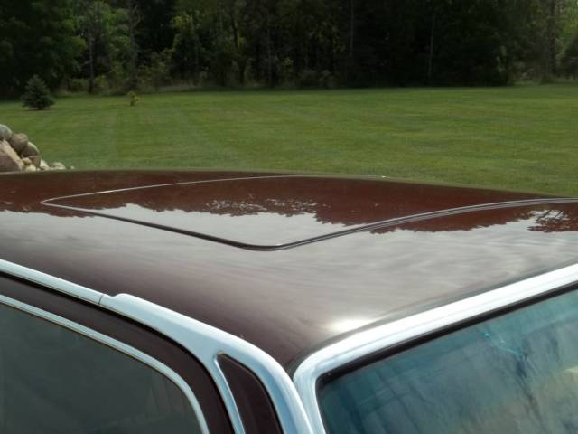 1979 MAROON Mercedes-Benz 400-Series Sedan