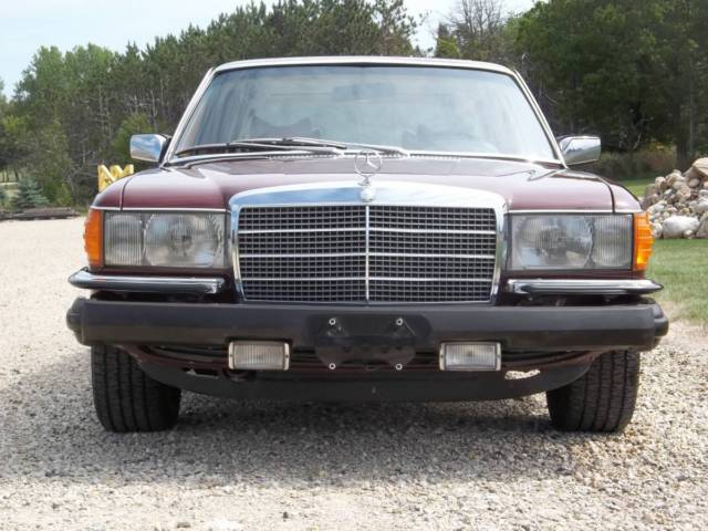 1979 MAROON Mercedes-Benz 400-Series Sedan