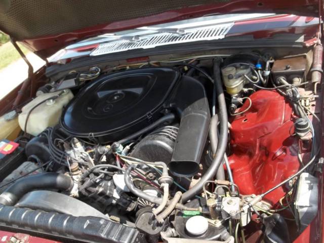 1979 MAROON Mercedes-Benz 400-Series Sedan