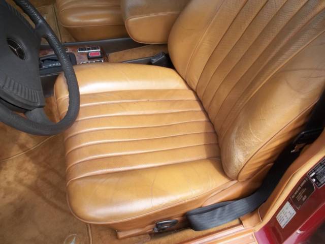 1979 MAROON Mercedes-Benz 400-Series Sedan