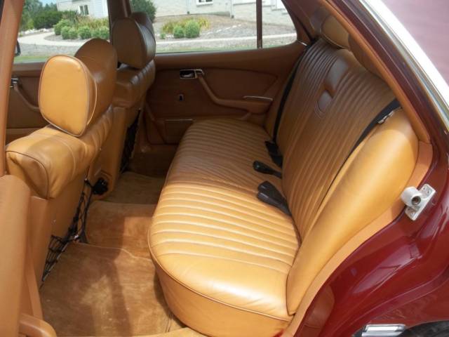 1979 MAROON Mercedes-Benz 400-Series Sedan
