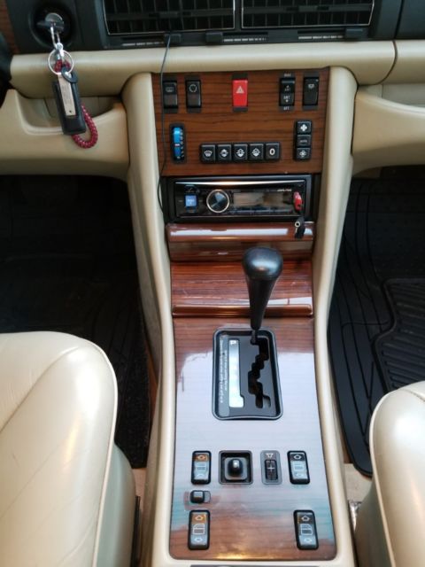 1989 Mercedes-Benz 400-Series