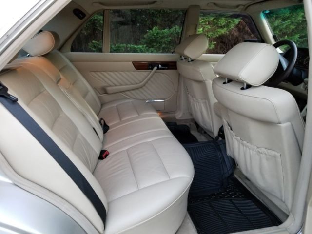 1989 Mercedes-Benz 400-Series