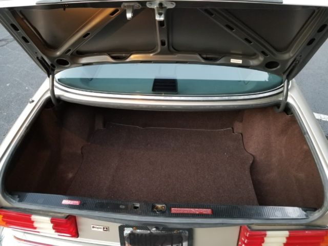 1989 Mercedes-Benz 400-Series