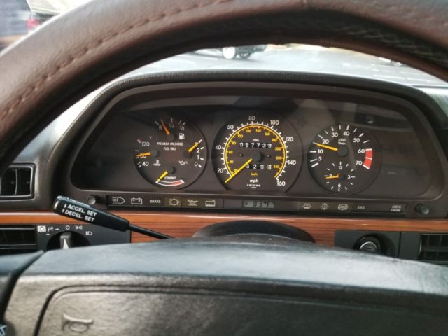 1989 Mercedes-Benz 400-Series