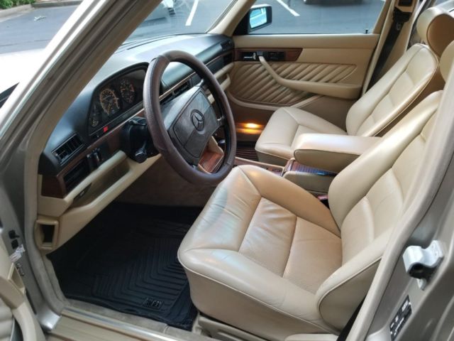 1989 Mercedes-Benz 400-Series