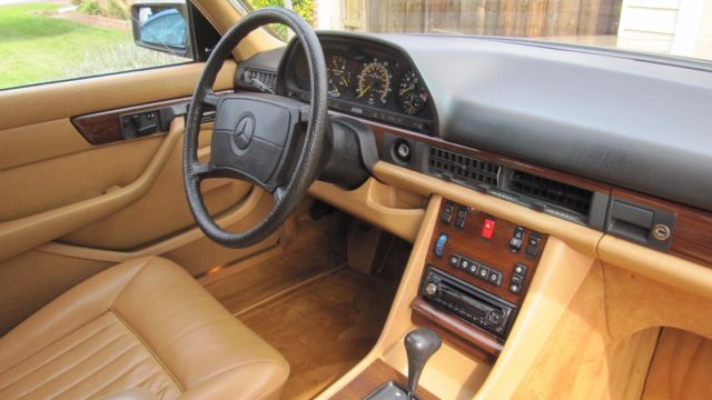 1991 Black Mercedes-Benz 400-Series Sedan