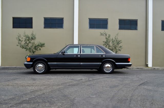1990 Black Mercedes-Benz S-Class Limousine