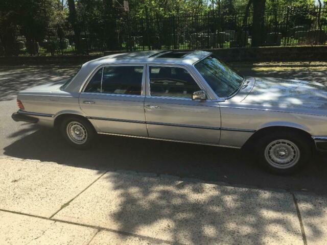 1980 Silver Mercedes-Benz 400-Series Sedan