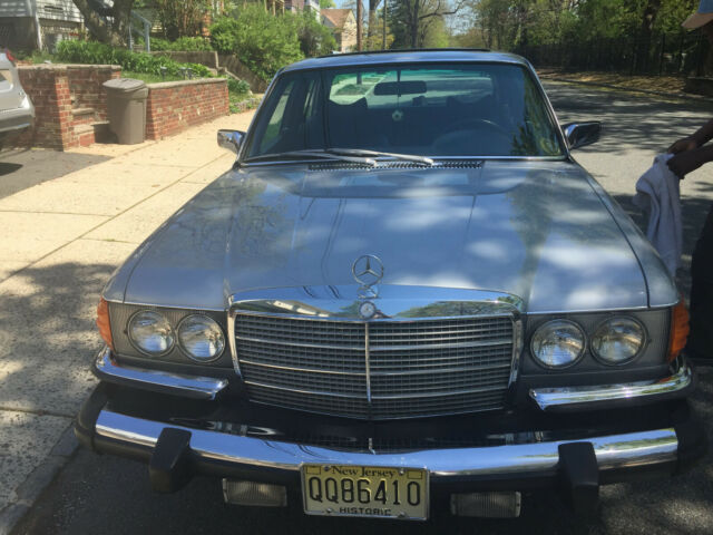 1980 Silver Mercedes-Benz 400-Series Sedan