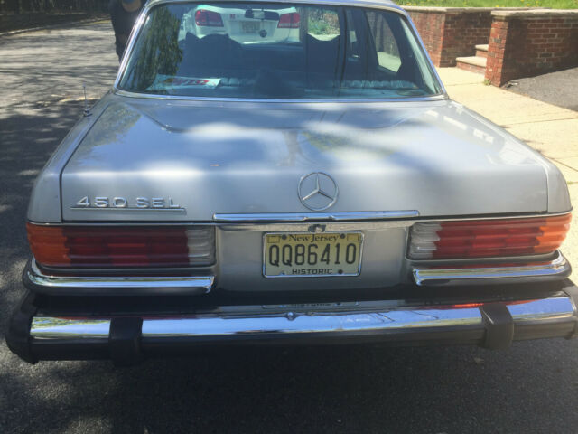 1980 Silver Mercedes-Benz 400-Series Sedan