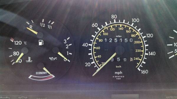 1985 Maroon Mercedes-Benz 500-Series Coupe