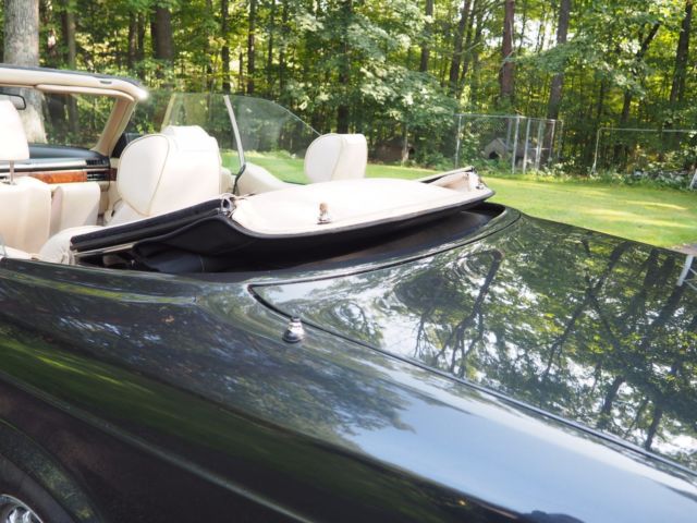 1985 Black Mercedes-Benz 500-Series Convertible