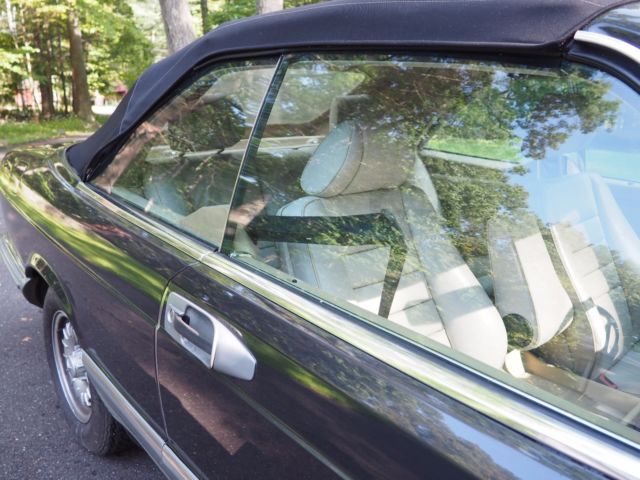 1985 Black Mercedes-Benz 500-Series Convertible