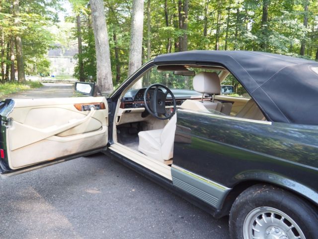 1985 Black Mercedes-Benz 500-Series Convertible