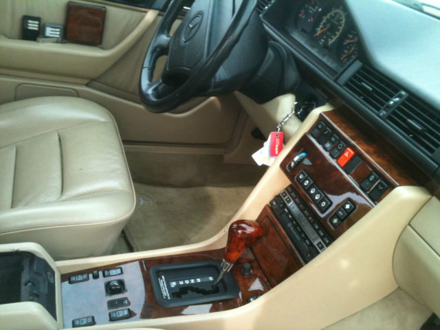 1993 Gray Mercedes-Benz 500-Series Sedan