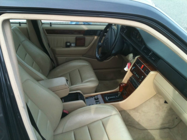 1993 Gray Mercedes-Benz 500-Series Sedan