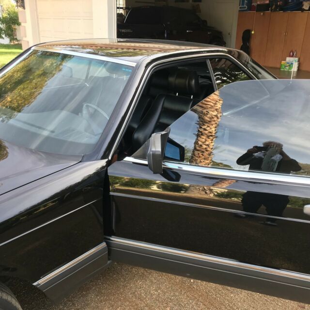 1989 Black Mercedes-Benz 500-Series Coupe