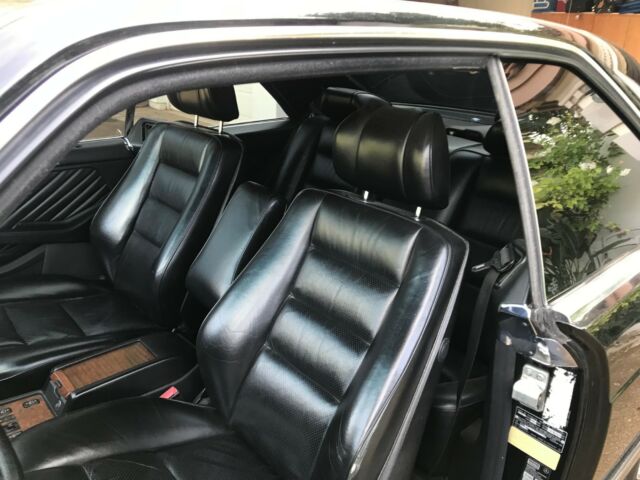 1989 Black Mercedes-Benz 500-Series Coupe