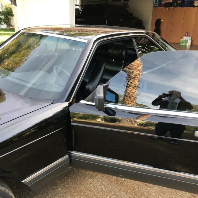 1989 Black Mercedes-Benz 500-Series Coupe