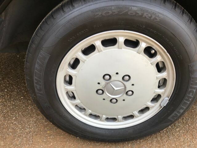 1989 Black Mercedes-Benz 500-Series Coupe