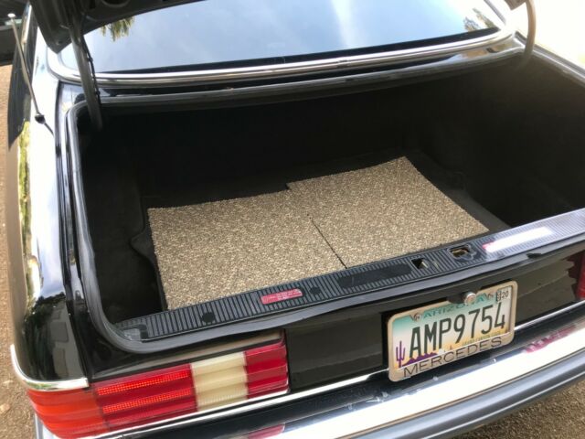 1989 Black Mercedes-Benz 500-Series Coupe