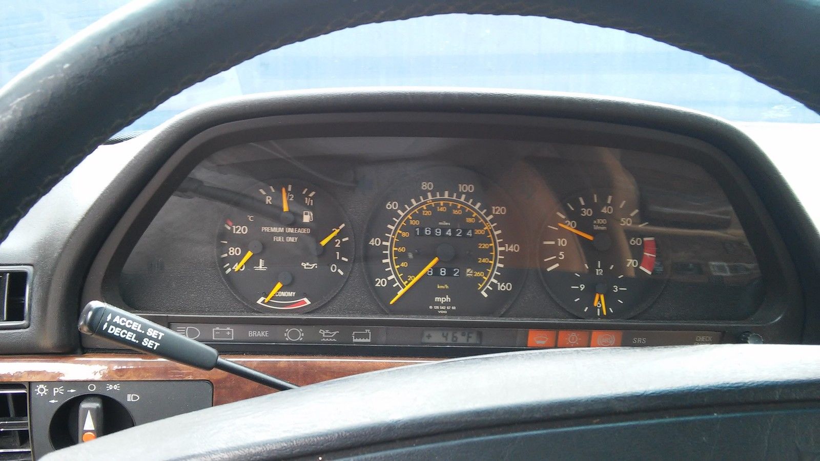 1990 Burgundy Mercedes-Benz 500-Series Coupe