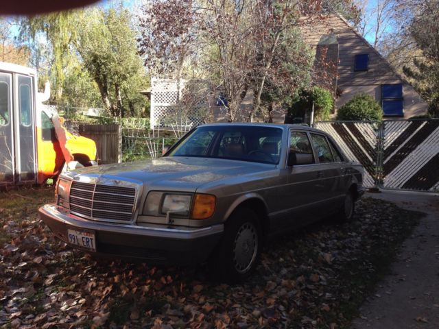 1991 Gold Mercedes-Benz 500-Series Sedan